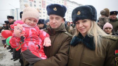 Ключи от арендных квартир получили 60 семей военнослужащих Борисовского гарнизона