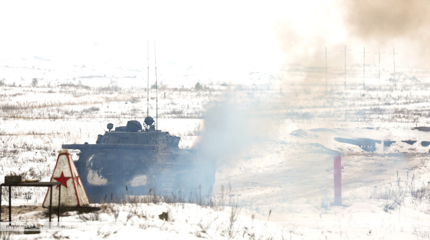 Контрольные стрельбы сдают военнослужащие 11-й отдельной мехбригады 