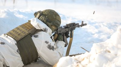 Десантники и гвардейцы во время проверки ВС сдают нормативы по огневой подготовке в Борисовском районе