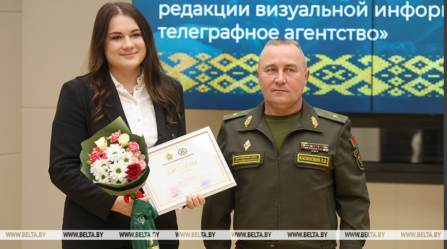 Журналистов БЕЛТА наградили за победу в конкурсе на лучшее освещение развития и строительства Вооруженных Сил