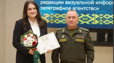 Журналистов БЕЛТА наградили за победу в конкурсе на лучшее освещение развития и строительства Вооруженных Сил