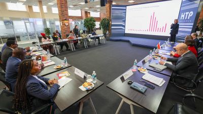 Парламентская делегация Зимбабве посетила ПВТ и ММВЦ