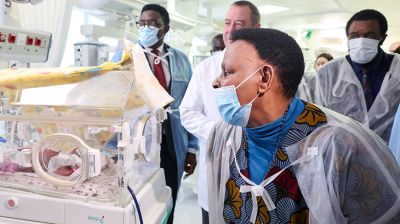 Парламентская делегация Зимбабве посетила РНПЦ "Мать и дитя" и МТЗ