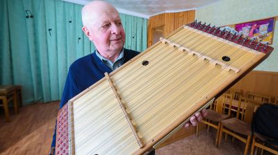 Музыкальные инструменты, на которых играют и за рубежом, создает поставский мастер