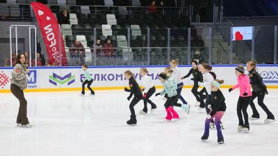 Двукратный серебряный призер Олимпийских игр Евгения Медведева провела мастер-класс для юных спортсменов