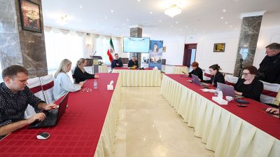 Пресс-конференция посла Ирана в Беларуси началась с видеокадров о разрушении страны в результате нападения 