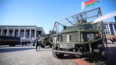 Выставка спецтранспорта, интерактивные площадки, конкурсы. Акция МВД проходит у Дворца Республики в Минске 