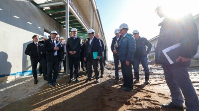 Ход работ по строительству городской клинической инфекционной больницы обсудили на выездном заседании Мингорисполкома 