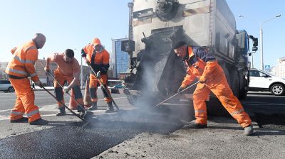 В Беларуси ведутся весенние ямочно-ремонтные работы