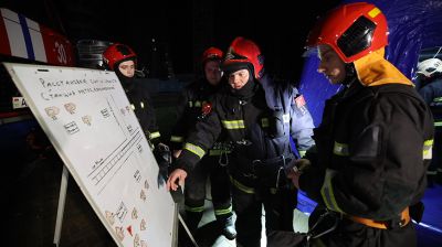 Ночные учения МЧС прошли на станции метро "Аэродромная" в Минске  