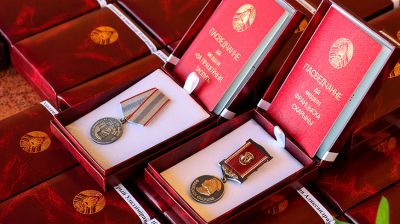 Люди разных профессий, но с общим подходом к делу. В Минске вручили госнаграды