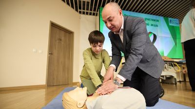 Стартовал проект "Запусти сердце". Десятиклассников по всей стране будут учить доврачебной помощи