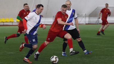 Товарищеский футбольный матч сыграли сборная Следственного комитета и команда "Родина"  