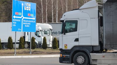 "Не торопятся работать". Как литовская сторона принимает грузовики в пункте пропуска "Бенякони"