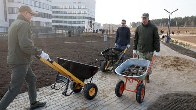 Около 800 человек присоединились к субботнику на готовящейся к сдаче больнице в Гродно