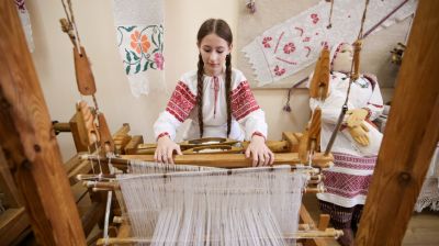 Материалов на 100 лет. Как в Минской области сохраняют традиции местного ткачества