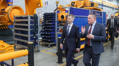 Губернатор Чукотского автономного округа ознакомился с производством БЕЛАЗа 