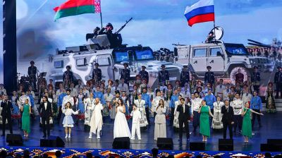 В Минске проходит торжественный концерт ко Дню единения народов Беларуси и России