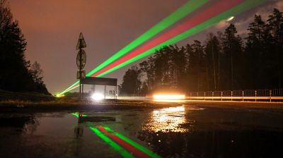 Лазеры на трассах: на М1 действует экспериментальная система светового оповещения