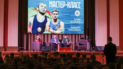 Чемпион мира по греко-римской борьбе провел встречу с суворовцами 