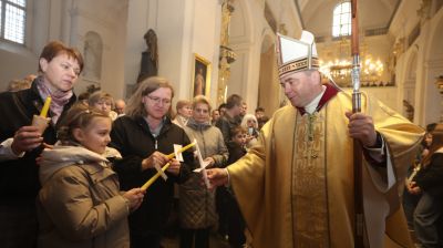 Пасхальная Вигилия собрала верующих-католиков в Фарном костеле в Гродно