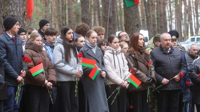 Останки не менее 75 мирных граждан, убитых в 1942 году, перезахоронили в Ветковском районе