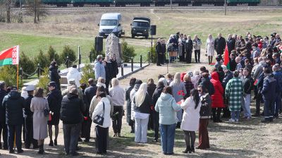 Память сквозь поколения. В Дятловском районе прошел митинг на месте расстрела фашистами мирных жителей