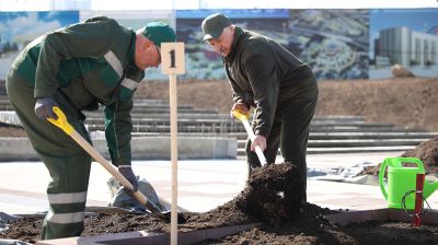 Лукашенко на субботнике работал на площадке Национального исторического музея