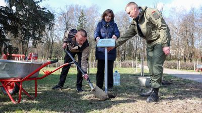 Республиканский субботник: председатель и члены Совета Республики трудились на благоустройстве мемориала 