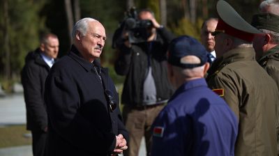 Лукашенко посетил Минский аэроклуб ДОСААФ