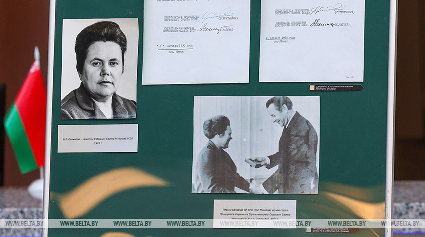 Выставка к 100-летию белорусского государственного деятеля Нины Снежковой открылась в НББ