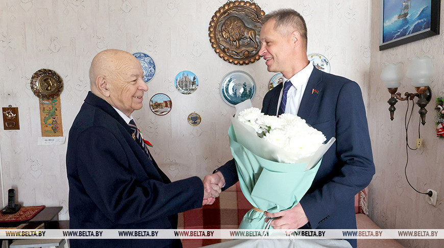 Накануне Дня Победы поздравили участника ВОВ Александра Когана из Витебска