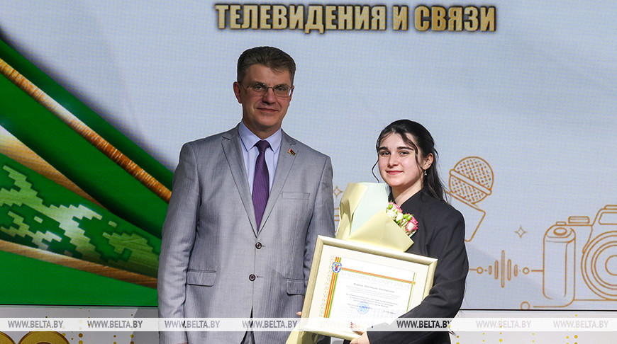 Сотрудников СМИ наградило руководство Минска