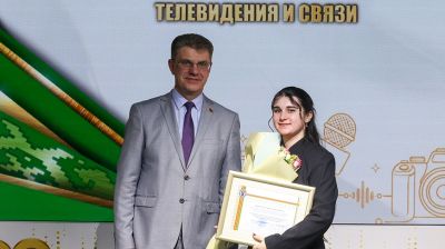 Сотрудников СМИ наградило руководство Минска