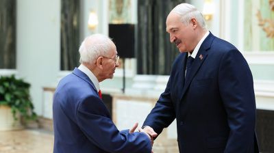Лукашенко в преддверии священного праздника Дня Победы вручил государственные награды