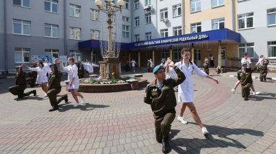 "Вальс Победы" станцевали в Витебском областном клиническом роддоме 