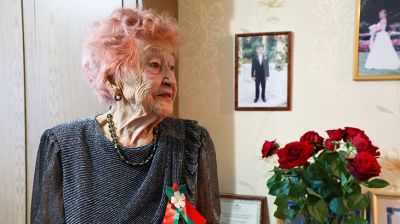 "Был солнечный день, все веселились и танцевали". Ветеран поделилась воспоминаниями про 9 мая 1945-го