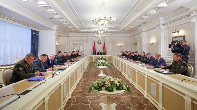 Госпрограмма вооружения на пятилетку стала темой совещания у Лукашенко