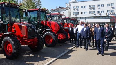 Индонезийская делегация оценила белорусскую технику во время визита на МТЗ и МАЗ 