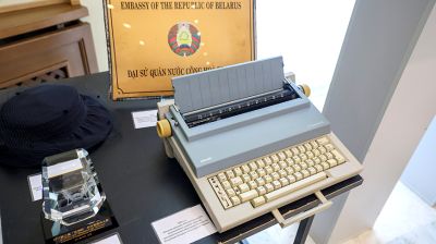 Артефакты и раритеты о белорусской дипломатии переданы из МИД в Национальный исторический музей