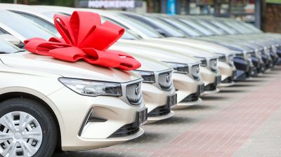 Ключи от 20 легковых автомобилей получили учреждения здравоохранения Брестской области