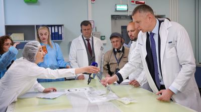 Крутой ознакомился с изготовлением полимерной продукции в Пскове 