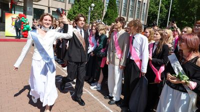 Почти половина выпускников - медалисты. В Лицее БГУ прозвенел последний звонок