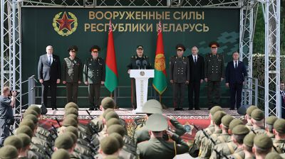 Лукашенко принял участие в церемонии приведения к военной присяге в Борисовском районе 