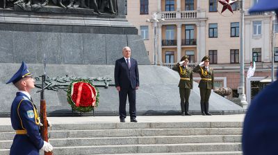 Председатель Национального народного собрания парламента Алжира возложил венок к монументу Победы в Минске