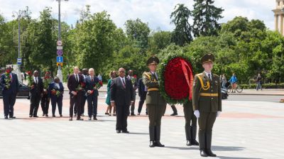 Председатель Национальной ассамблеи Парламента Зимбабве возложил венок к монументу Победы в Минске