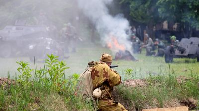 Один день из жизни партизанского отряда воссоздали в урочище Хованщина