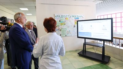 Сергеенко посетил РНПЦ детской онкологии, гематологии и иммунологии