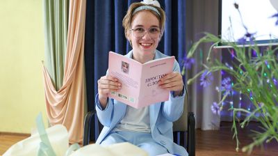 "Пробуждать эмоции - моя суперсила". Юная поэтесса о творчестве вопреки диагнозу