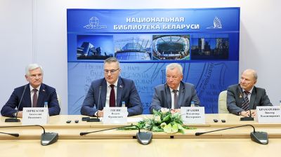 Читальные залы Национальной библиотеки Беларуси ежедневно посещает 1,5-2,5 тыс. человек